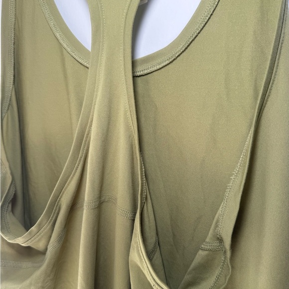 All in Motion Green Relaxed Backless Tank Top - Picture 7 of 8